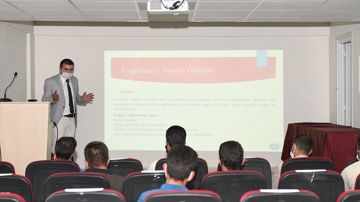 Çatak'ta öğrenci servis şoförlerine eğitim verildi