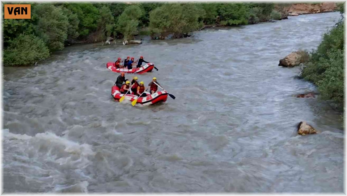 Çatak'ta rafting sezonu başladı