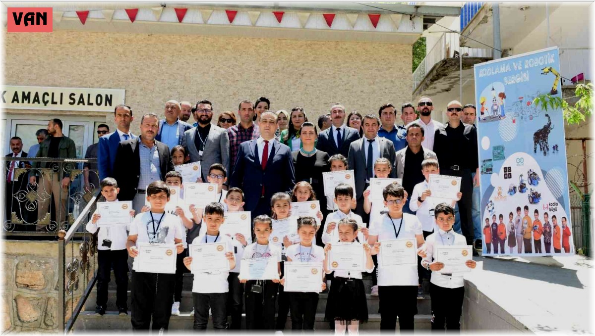 Çatak'ta 'Robotik ve Kodlama' sergisi açıldı