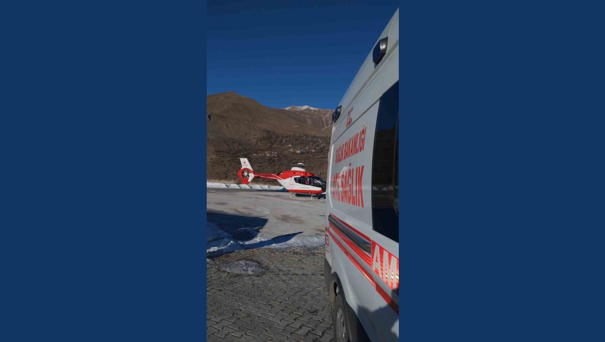Çatak'ta serebrovasküler tedavisi gören hasta ambulans helikopterle Van'a getirildi