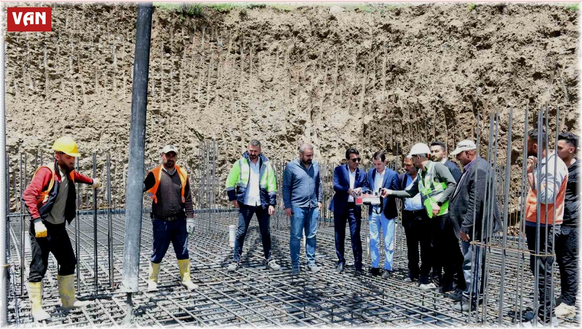 Çatak'ta yapılacak 90 konutun temeli atıldı