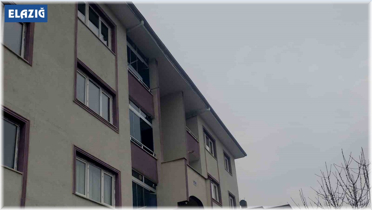 Çatıdan akan suyu kesmek isteyen şahıs, düşerek hayatını kaybetti