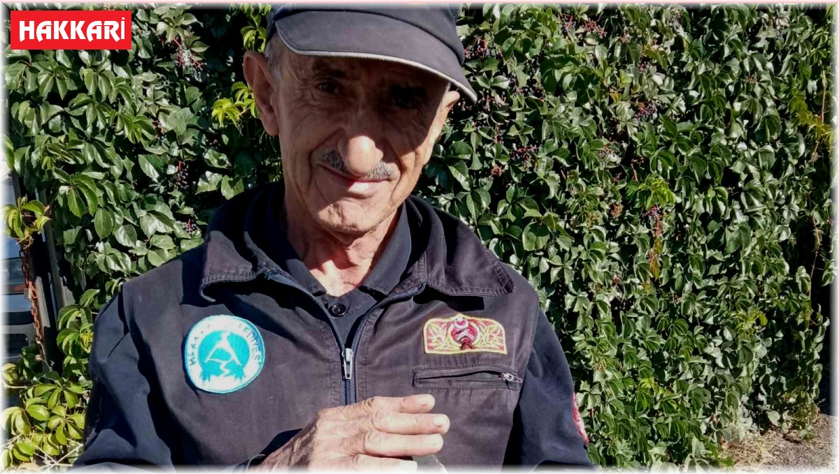 Çatıya sıkışan güvercini itfaiye kurtardı