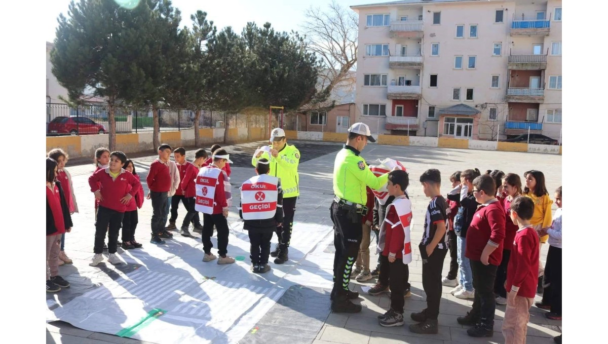 Çayırlı'da öğrencilere trafik güvenliği eğitimi