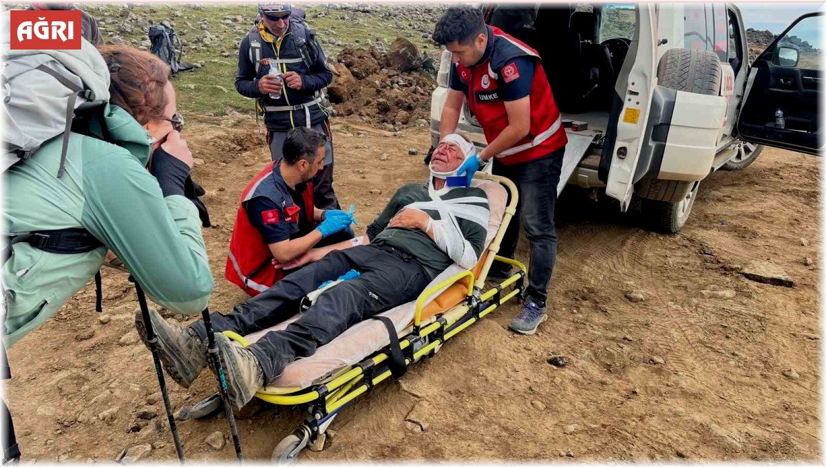 Çek dağcı Ağrı Dağı'nda yaralandı