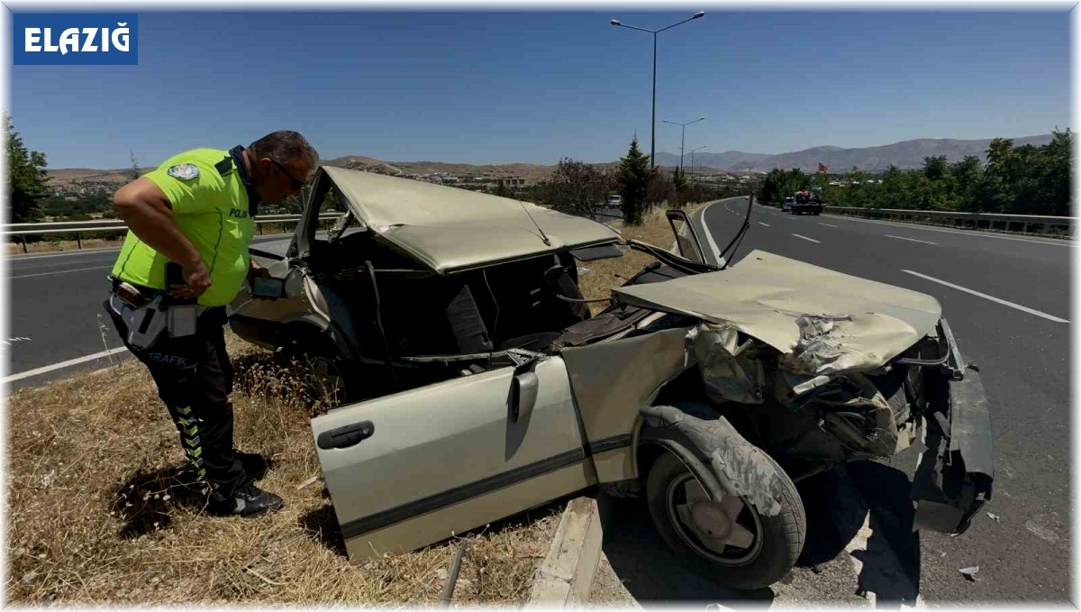Çekiciye çarpan otomobil hurdaya döndü: 1 yaralı