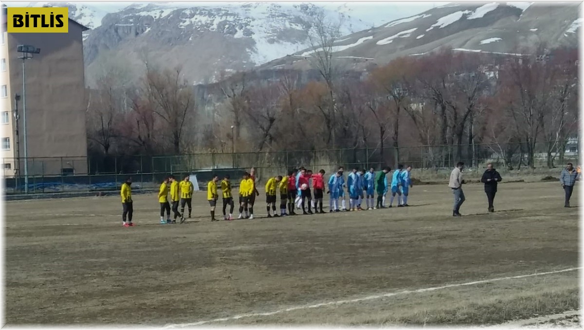 Çekişmeli maç 3-3 berabere bitti