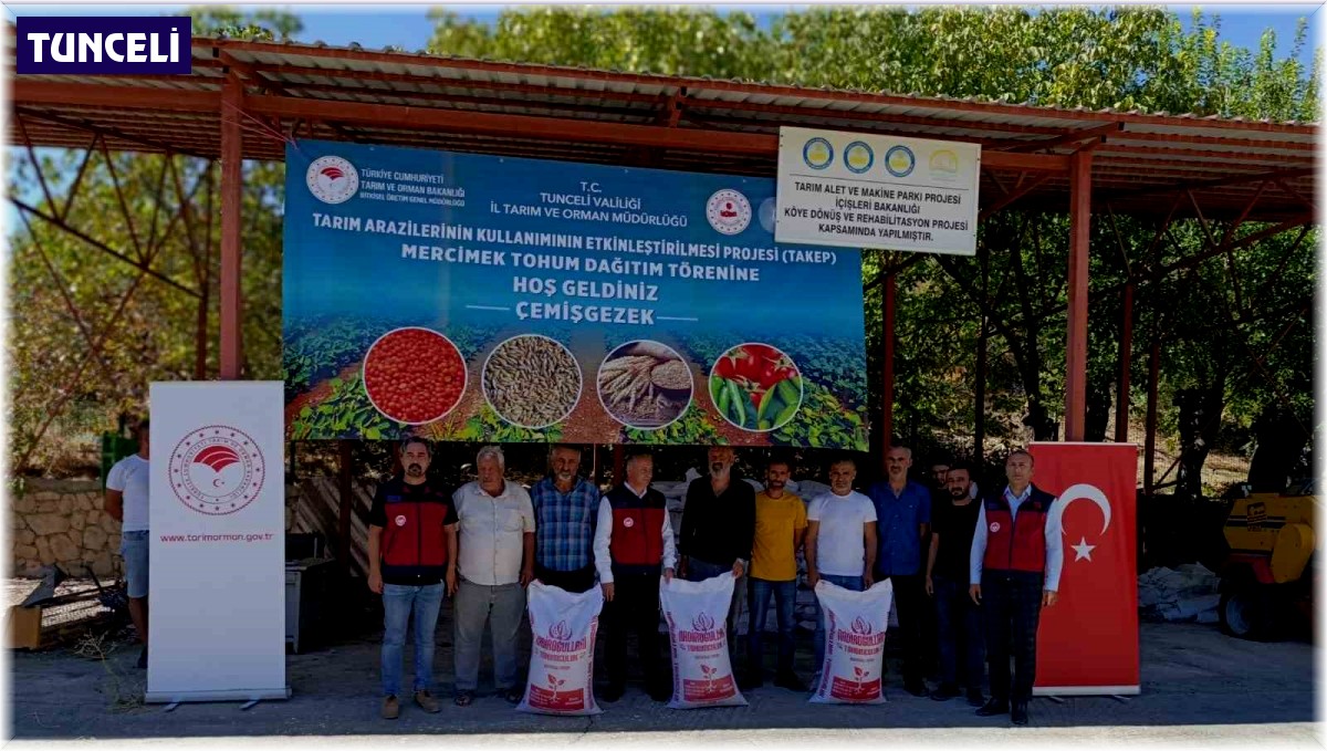 Çemişgezek'te 23 çiftçiye tohum dağıtıldı