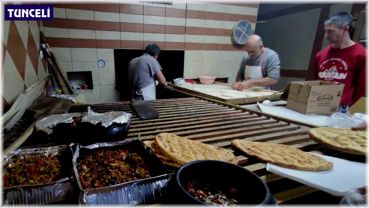 Çemişgezek'te fırıncıların yoğun Ramazan mesaisi devam ediyor