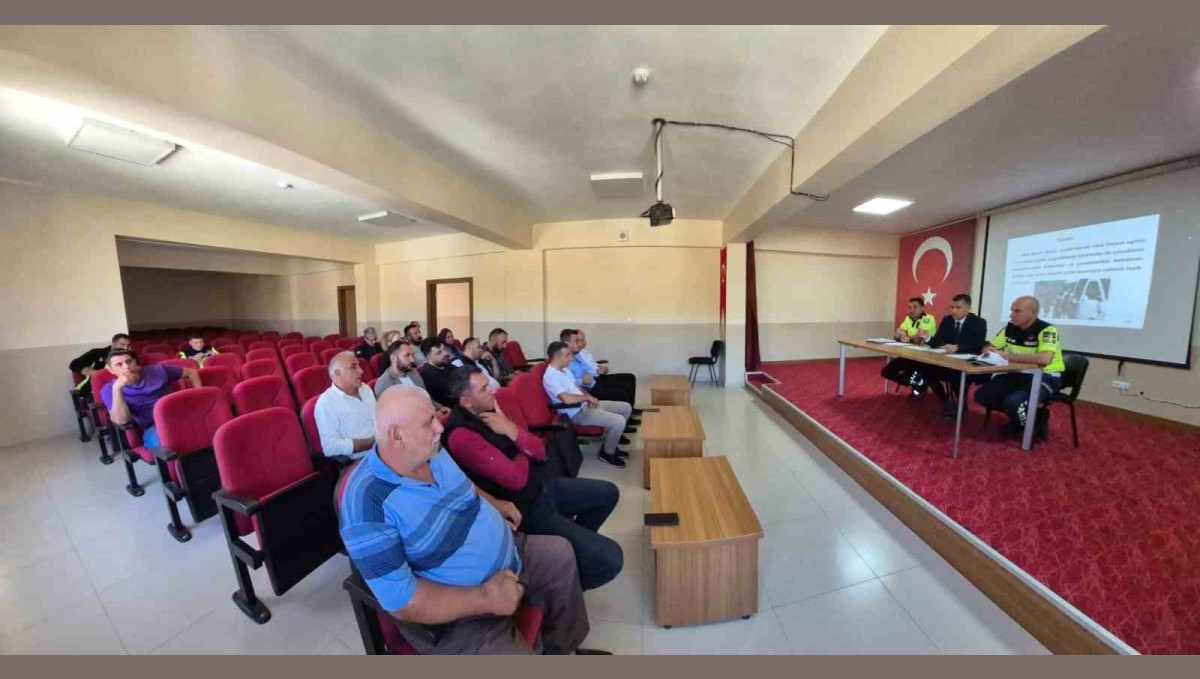 Çemişgezek'te okul servis şoförleri bilgilendirildi