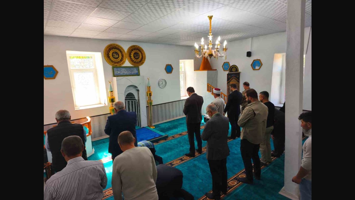 Çemişgezek'te onarımı tamamlanan cami, yeniden ibadete açıldı