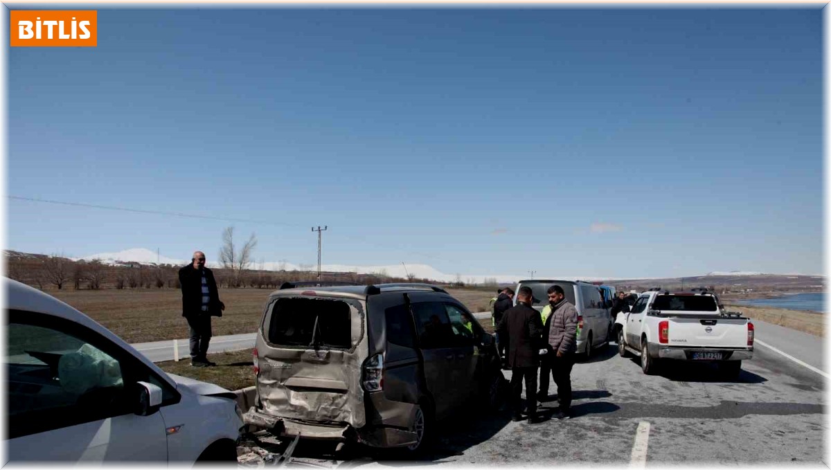 Cenaze konvoyunda zincirleme trafik kazası: 1 yaralı