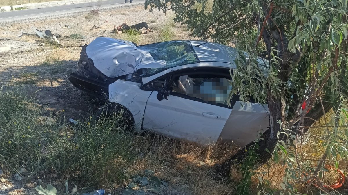 Cenaze yolunda feci kaza: 3 ölü, 2 yaralı