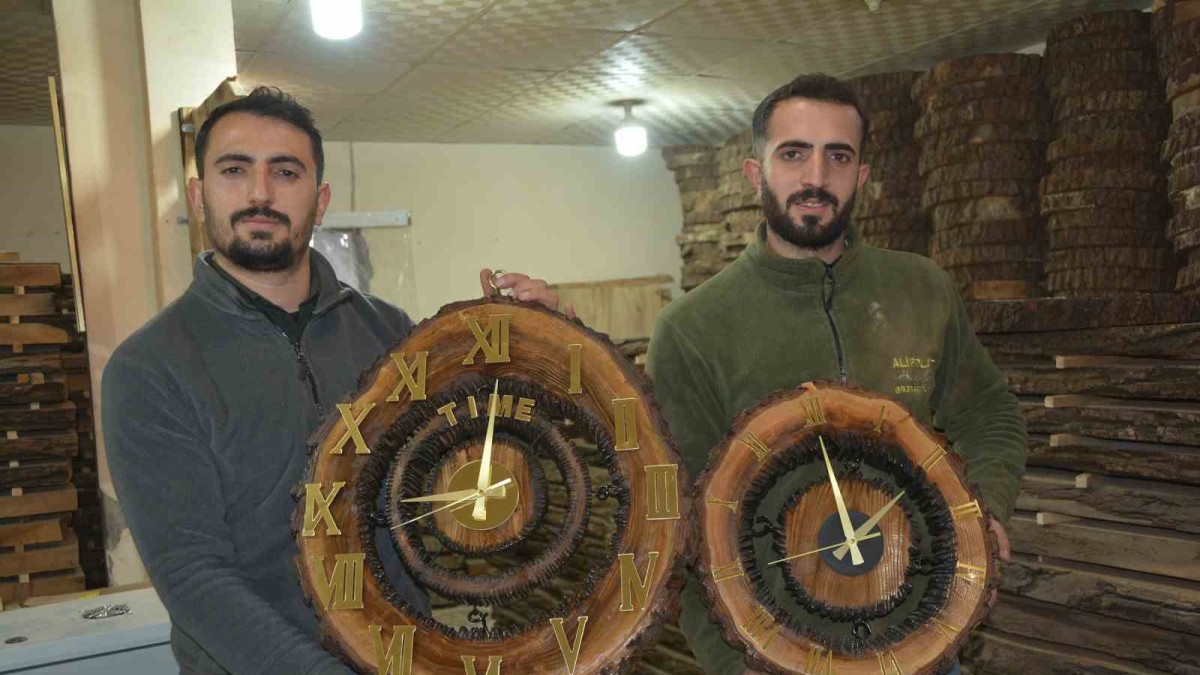 Ceviz ağaçlarının parçalarını süs eşyasına dönüştürüyorlar