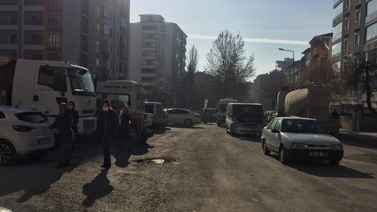 Çevre ve Şehircilik Bakanı Kurum: 'Elazığ'da ekiplerimiz hasar tespit çalışmalarına başladı'