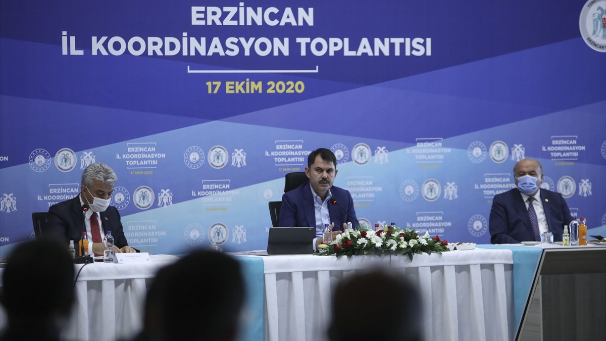Çevre ve Şehircilik Bakanı Kurum, Erzincan'da kentsel dönüşüm alanlarını inceledi