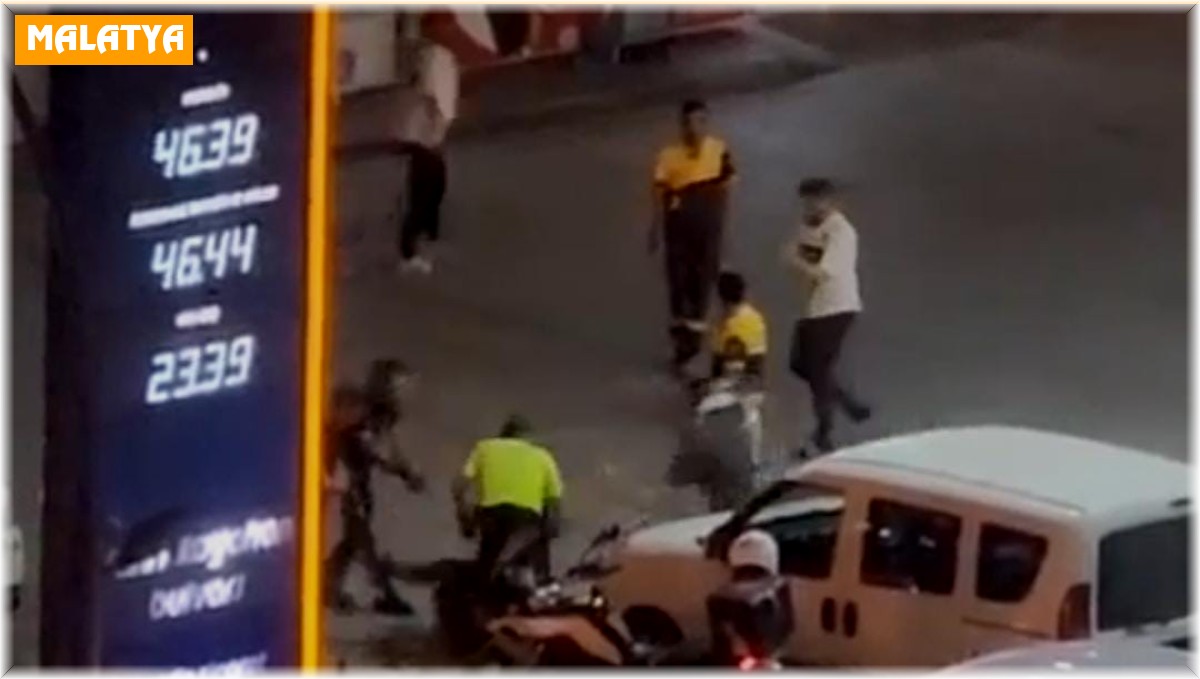 Ceza kesilen sürücü ile trafik polisinin kavgası kameralara yansıdı