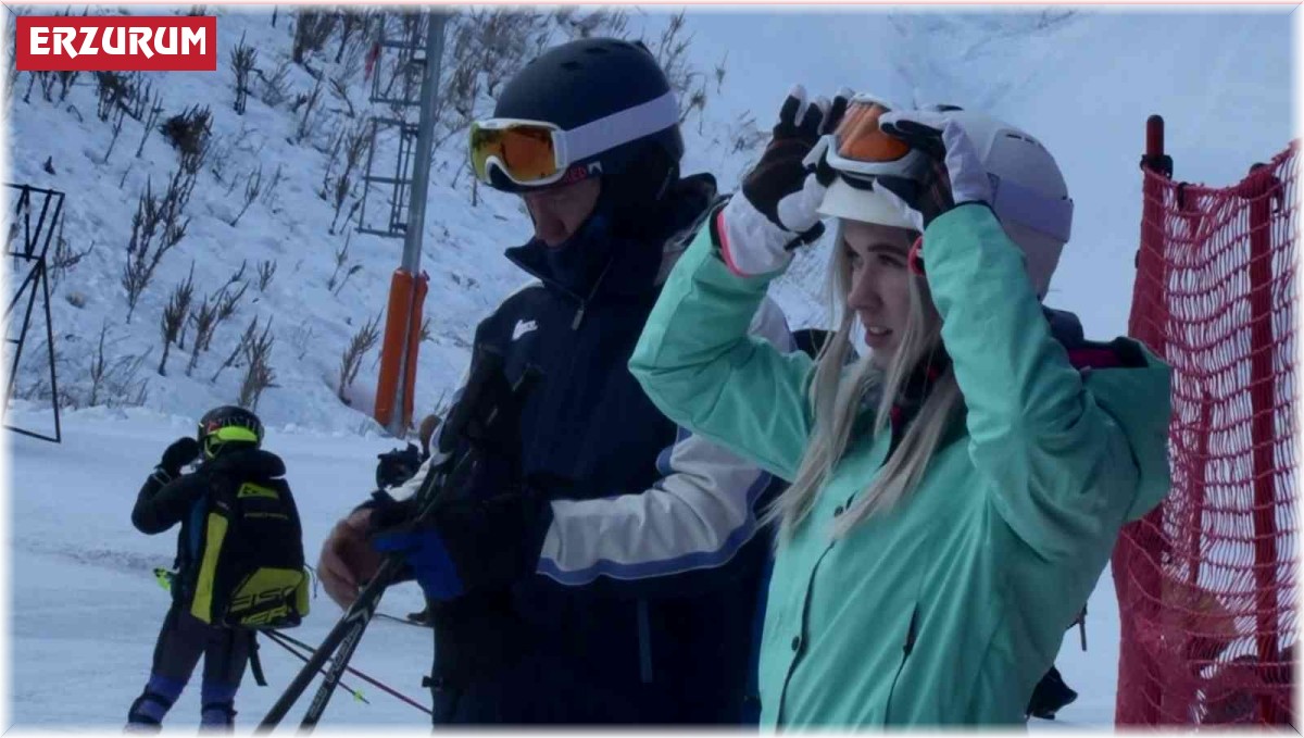 Charter seferi ile Erzurum'a gelen ilk Rus kafile Palandöken'de kayak yapmaya başladı