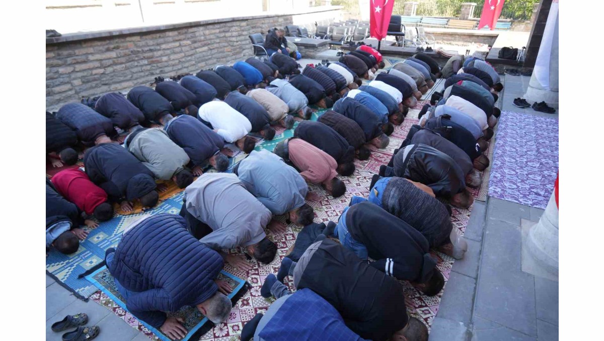 CHP döneminde yıkılan Murat Paşa Camisi 85 yıl sonra yeniden ibadete açıldı