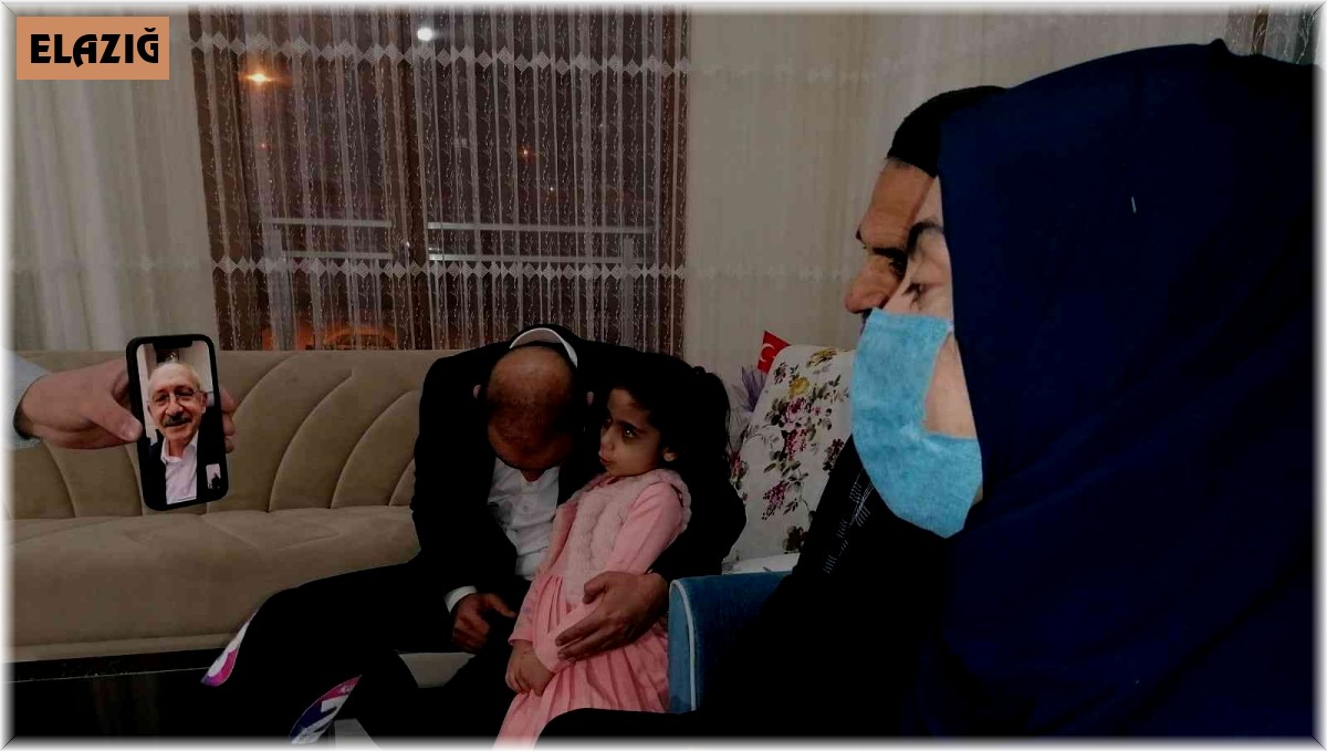 CHP Genel Başkanı Kılıçdaroğlu, Elazığ depreminin simgesi 'Yüsra Bebek' ile görüştü