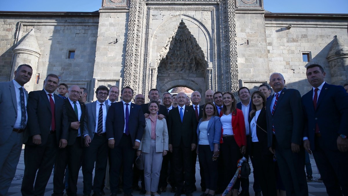 CHP Genel Başkanı Kılıçdaroğlu'ndan, Erzurum'da esnaf ziyareti