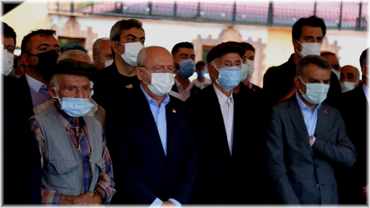 CHP Genel Başkanı Kılıçdaroğlu, teyzesinin cenaze törenine katılmak üzere Tunceli’ye geldi