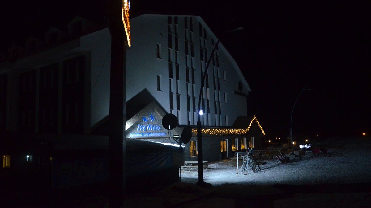Cıbıltepe Kayak Merkezi 2021'i 'sessiz' karşıladı