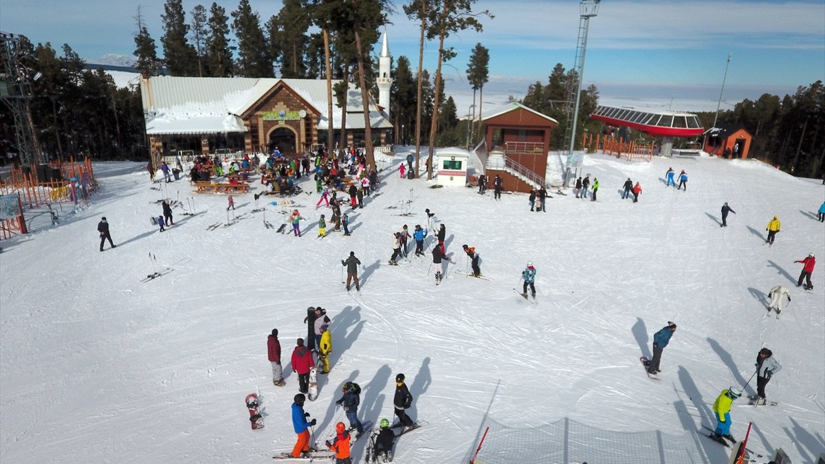 Cıbıltepe Kayak Merkezi'nde yarıyıl tatili yoğunluğu