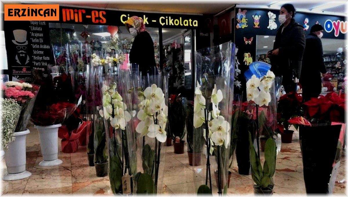 Çiçekçilerde 14 Şubat mesaisi