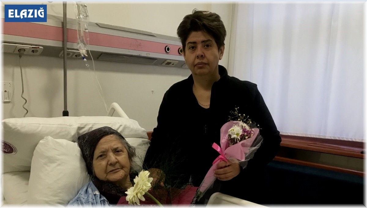 Çiçekler bu kez sevgililere değil, depremzedelere