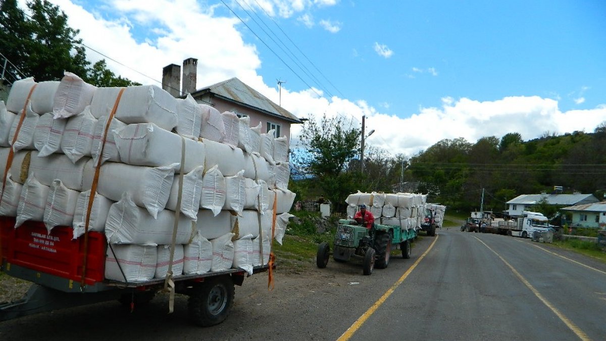 Çiftçiler kuraklık endişesiyle şimdiden saman depolamaya başladı