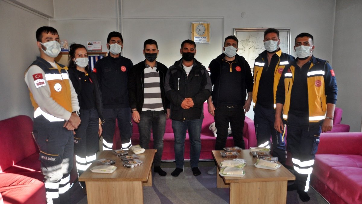 Çiğköfteciden sağlıkçılara sürpriz