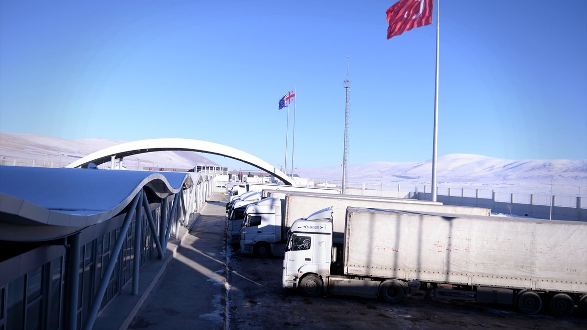 Çıldır-Aktaş Gümrük Kapısı'ndaki yük ticareti Kovid-19'a rağmen arttı