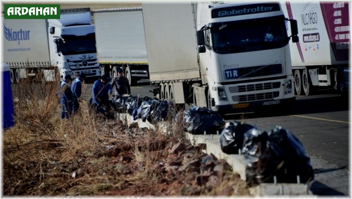 Çıldır-Aktaş Gümrük Kapısında çevre temizliği