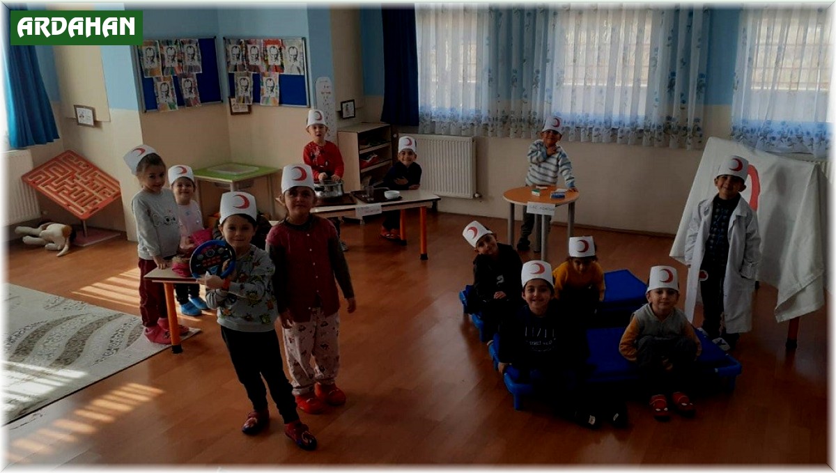 Çıldır Anaokulu öğrencilerinden Kızılay Haftası etkinliği