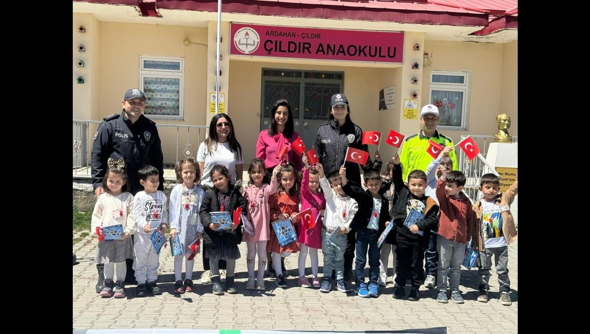 Çıldır'da anaokulu öğrencilerine trafik eğitimi