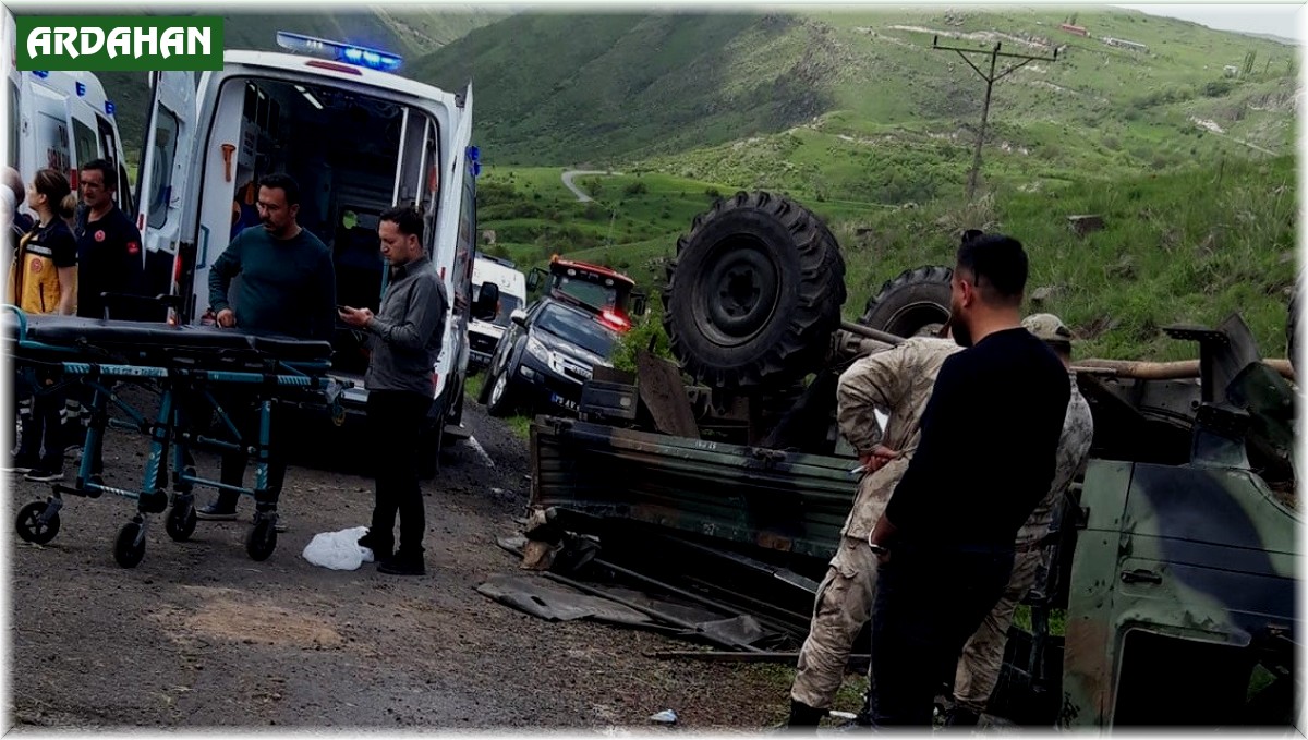 Çıldır'da askeri araç kaza yaptı