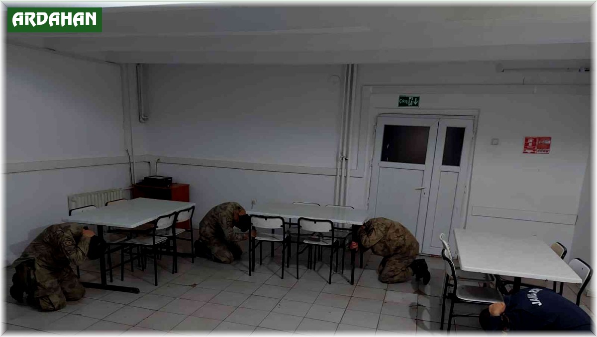 Çıldır'da "Çök,Kapan,Tutun" Tatbikatı