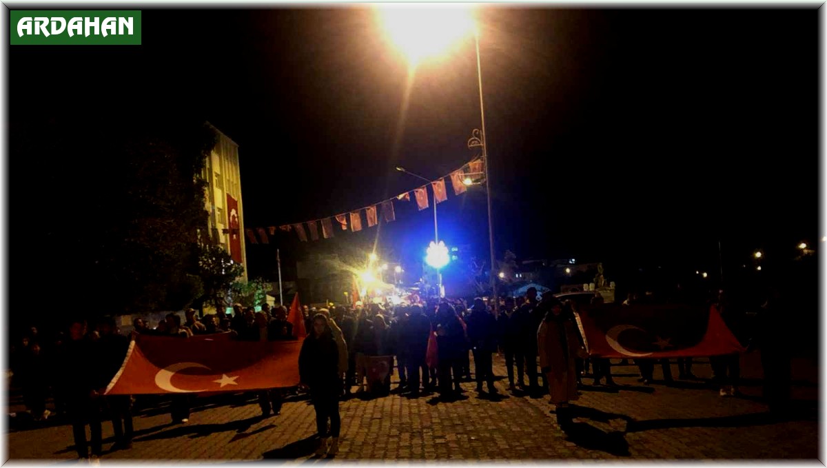 Çıldır'da Cumhuriyet Bayramı fener alayı ile kutlandı