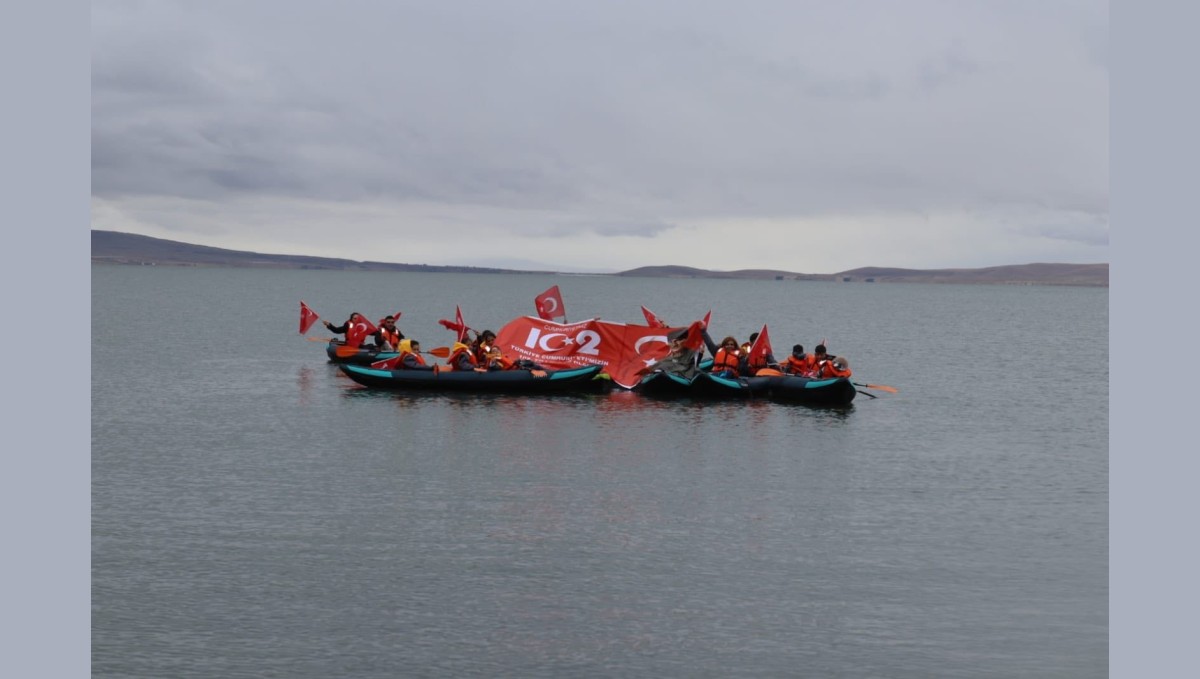 Çıldır'da Cumhuriyet kano gösterisiyle kutlandı