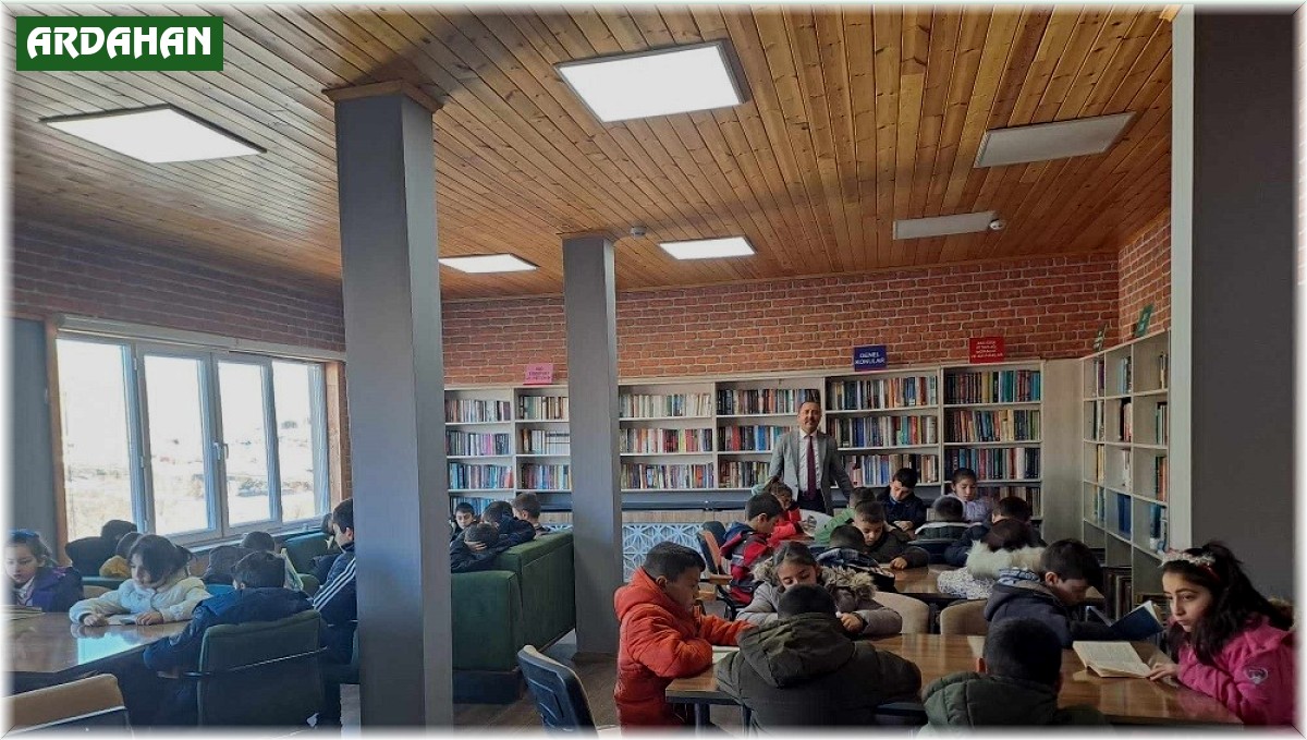 Çıldır'da kitap okuma etkinliği