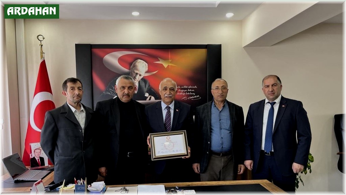 Çıldır'da seçimi kazanan AK Partililer mazbatalarını aldı