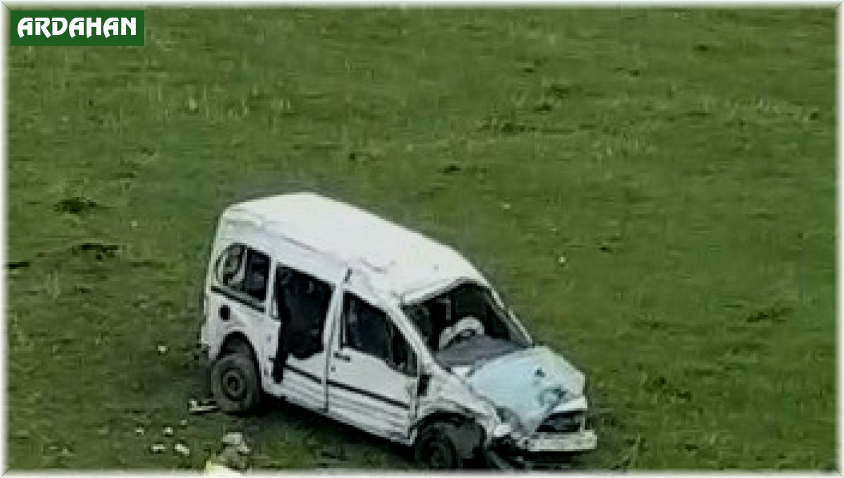 Çıldır'da trafik kazası: 1 ölü, 2 yaralı