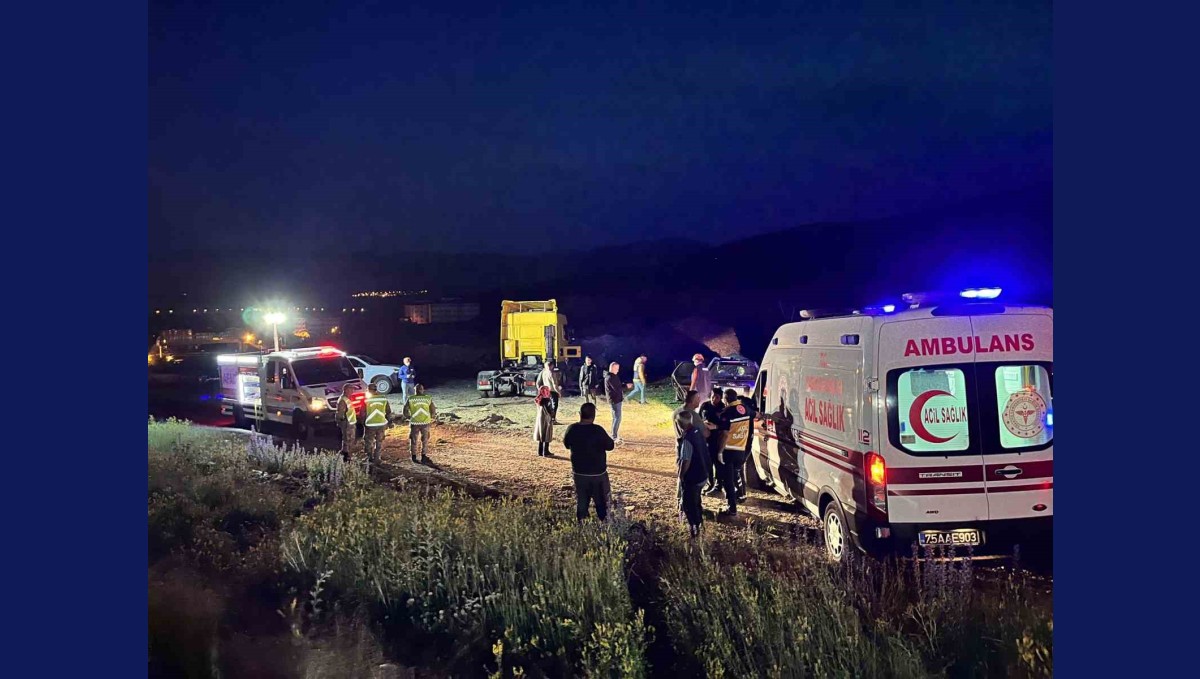 Çıldır'da trafik kazası: 2 ölü, 1 yaralı