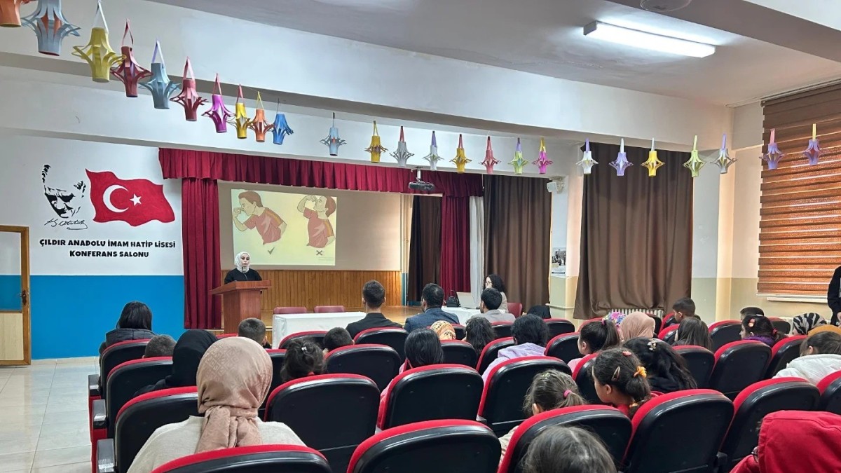 Çıldır Devlet Hastanesi'nden öğrencilere sağlık eğitimi