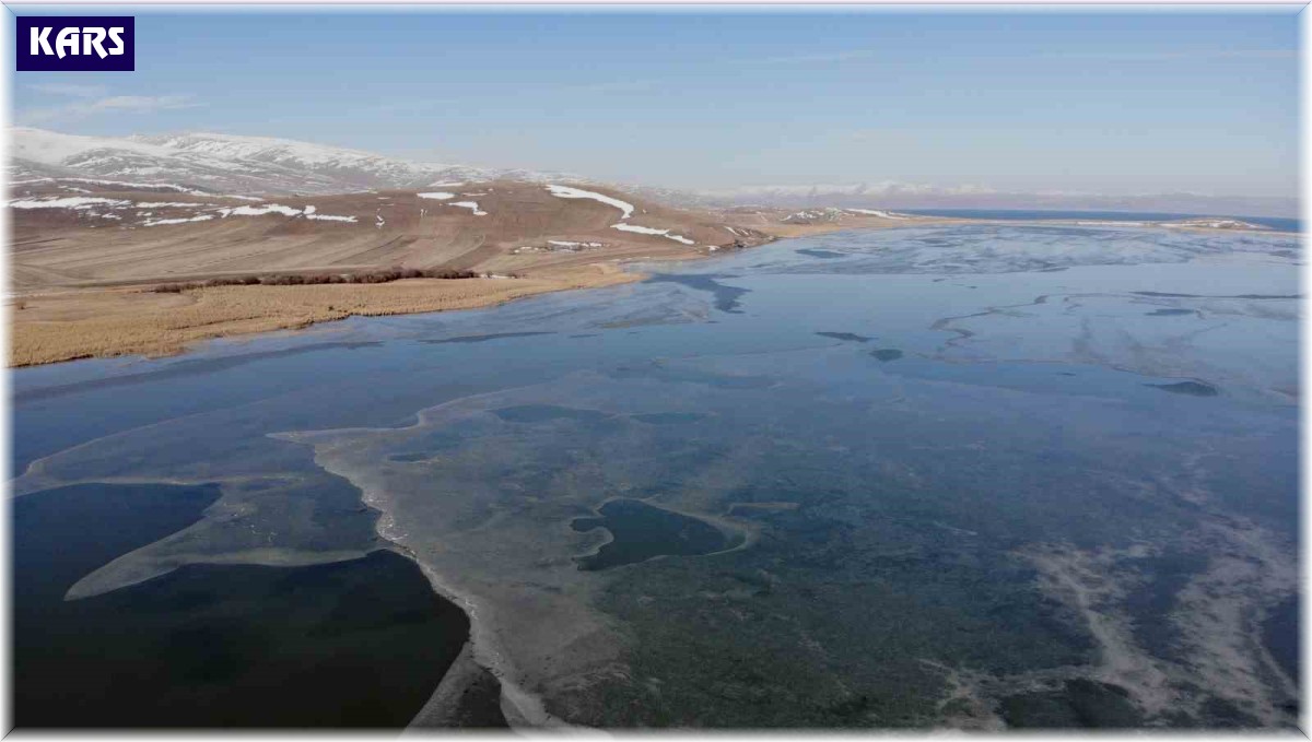 Çıldır Gölü kısmen dondu