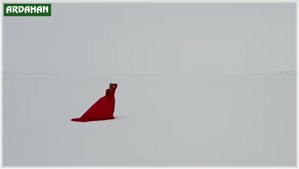 Çıldır Gölü'nde artistik buz pateni keyfi
