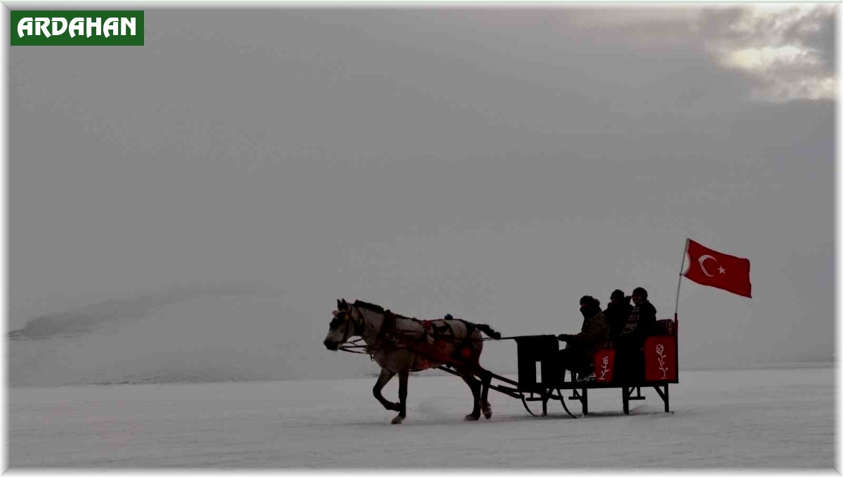 Çıldır Gölü'nde Atlı kızak keyfi