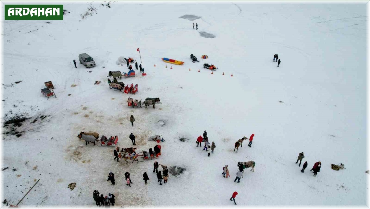 Çıldır Gölü'nde hafta sonu yoğunluğu