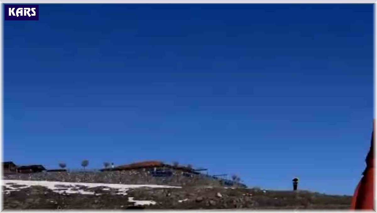 Çıldır Gölü'nde kızak arkasında kebap yaptı